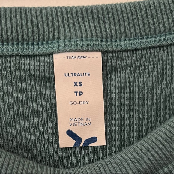 Old Navy l Short-Sleeve UltraLite Cropped Rib-Knit T-Shirt for Women - Picture 3 of 3